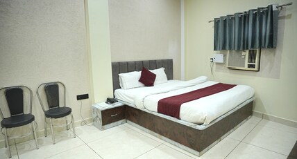 Hotel PLC Grand Varanasi Room Type - Deluxe Room