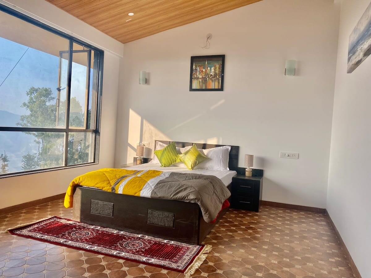 West Valley 6 BR Villa - Tap to explore photos