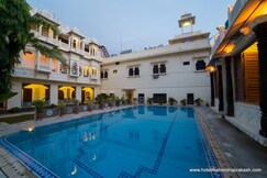 Hotel Mahendra Prakash