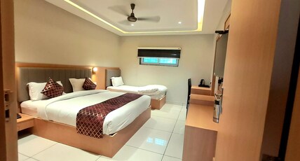 Shree Kailash Hotel & Restaurant Room Type - Premium Family Room