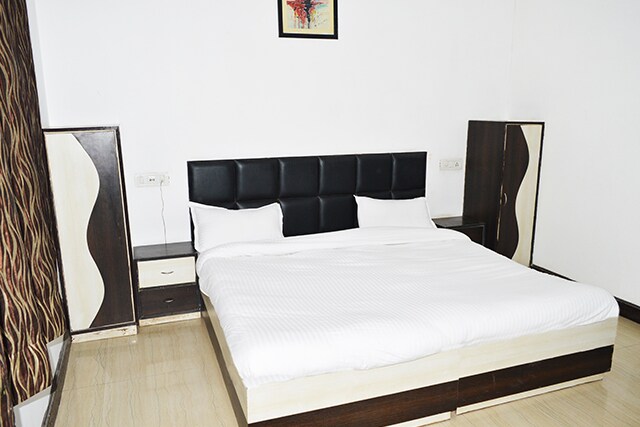 Hotel Shree Inn - Tap to explore photos