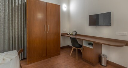 Ixora Suites (Near 100 Ft Rd & Indiranagar Metro Station) Room Type - Casa Studio Grande