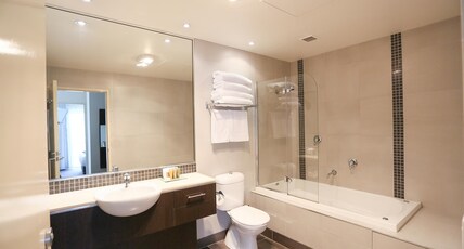 Best Western Plus Hovell Tree Inn Room Type - Apartment - Queen Bed, Non-Smoking, Balcony, Full Kitchen, Walk In Shower, Pillow Top Mattress, Wi-F Best Western Plus Hovell Tree Inn Room Type - Apartment - Queen Bed, Non-Smoking, Balcony, Full Kitchen, Walk In Shower, Pillow Top Mattress, Wi-F