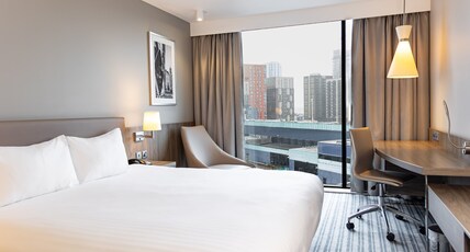 Holiday Inn LONDON - WEST Room Type - 1 King Premium