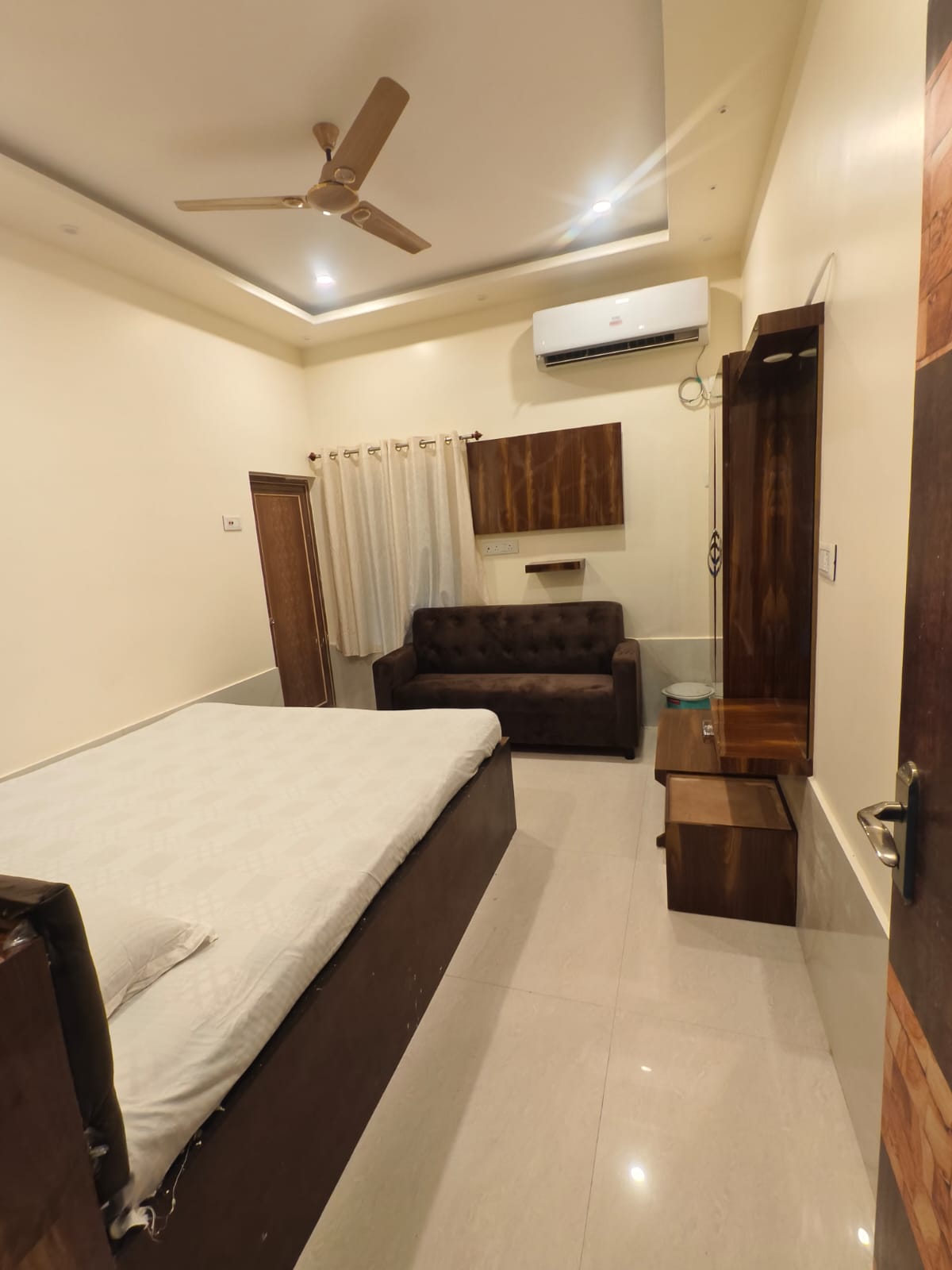 Balaji Guest House - Tap to explore photos