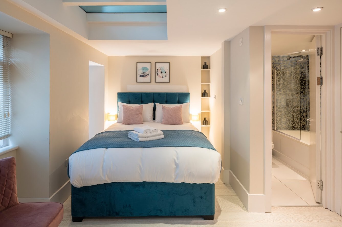 Fitzrovia - Charlotte Viridian Apartment - Tap to explore photos