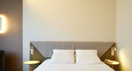 Novotel Reims Tinqueux Room Type - Superior Family Room - 1 double bed and 1 double sofa bed Novotel Reims Tinqueux Room Type - Superior Family Room - 1 double bed and 1 double sofa bed