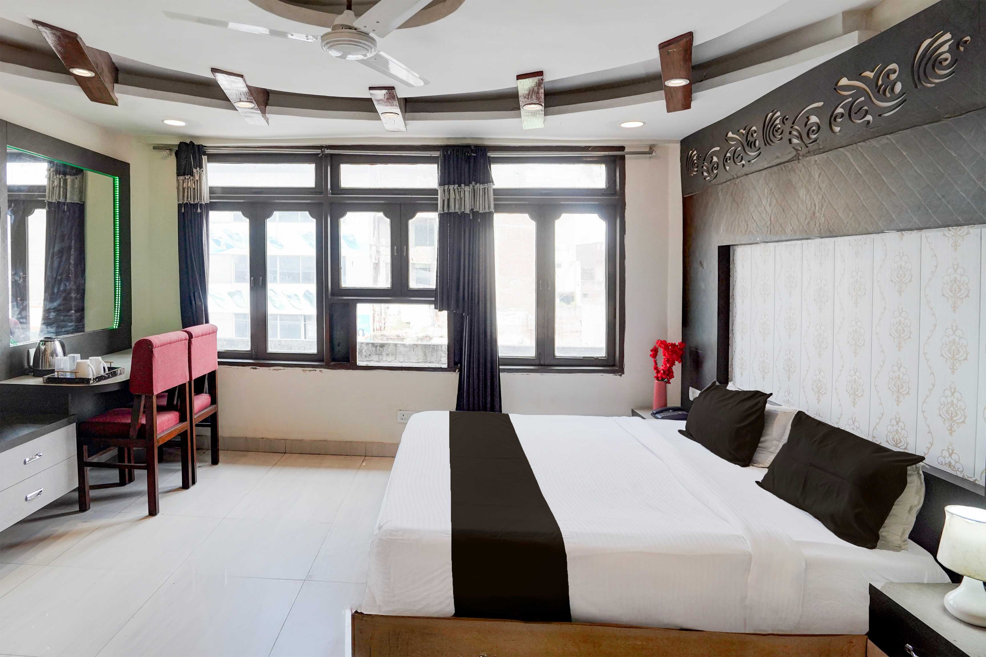 Townhouse Bada Chauraha Metro Station Kanpur - Tap to explore photos