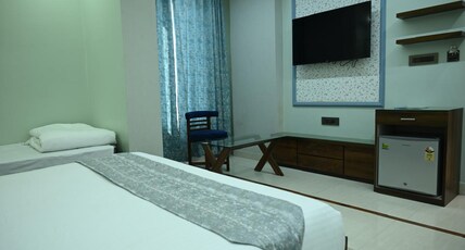 Vinayak Hotel & Restaurant Room Type - Suite Room