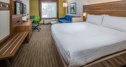 Holiday Inn Express Hotel & Suites Modesto-Salida Room Type - 1 King Suite Addl Living Area Jetted Tub