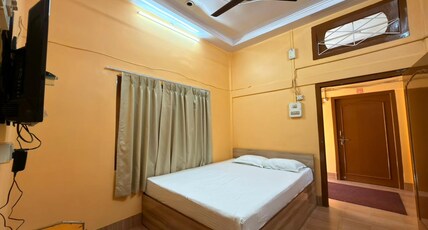 Hotel Highland Room Type - Economy Double Room with Breakfast (1 Double Bed)