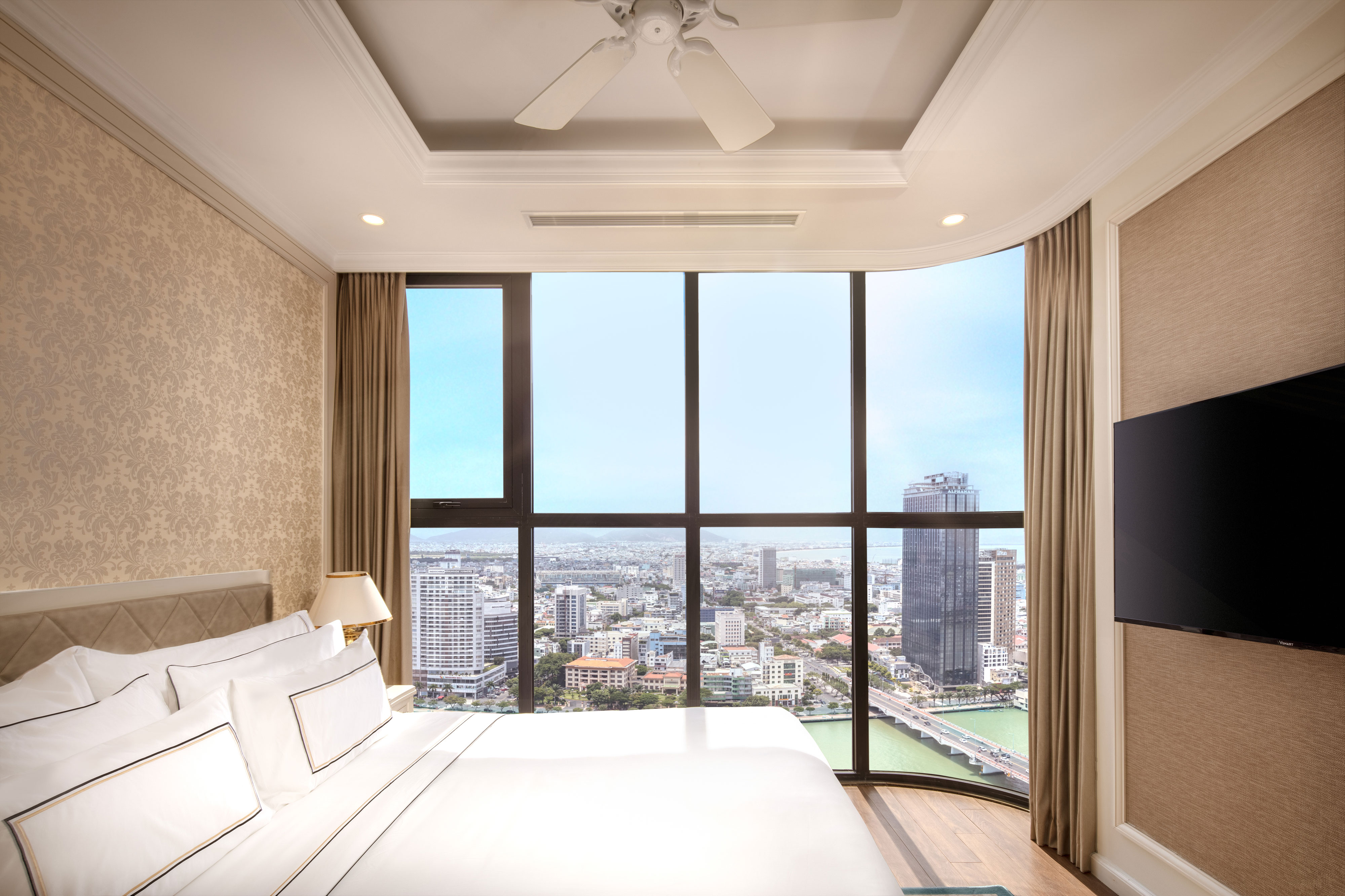 Melia Vinpearl Danang Riverfront - Tap to explore photos