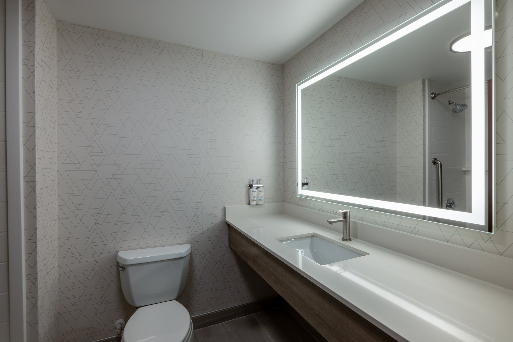 Holiday Inn Express ROCHESTER SOUTH - MAYO AREA - Tap to explore photos
