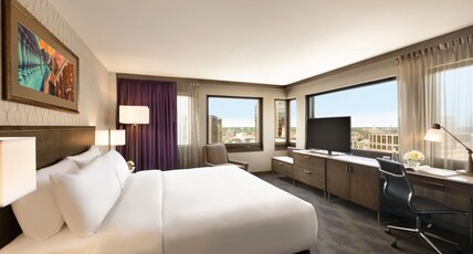 InterContinental Saint Paul Riverfront, an IHG hotel Room Type - 1 King Classic City View
