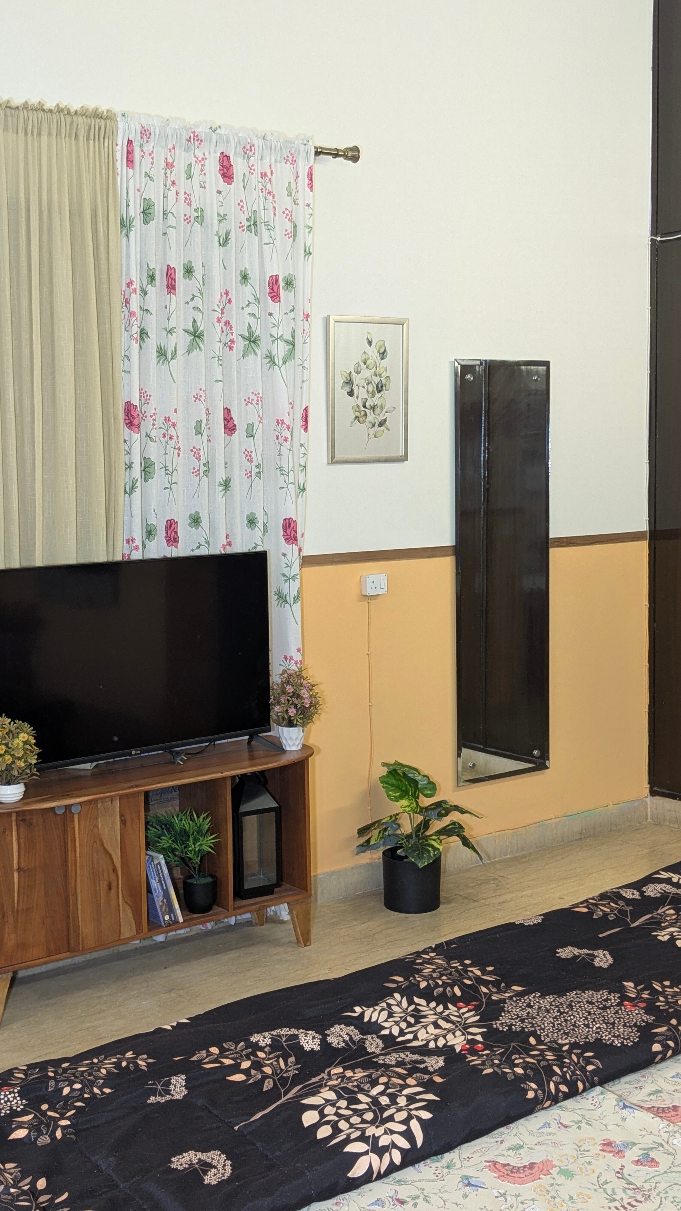 Cute bed and breakfast with private balcony and washroom - Tap to explore photos