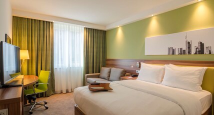 Hampton by Hilton Nuremberg City Centre Room Type - QUEEN ROOM W  SOFA BED NS