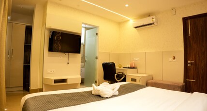 HOTEL LIME TREE Room Type - EXECUTIVE ROOM HOTEL LIME TREE Room Type - EXECUTIVE ROOM