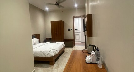 Hotel Shreeja Central Bhawanipatna Room Type - Executive King Room