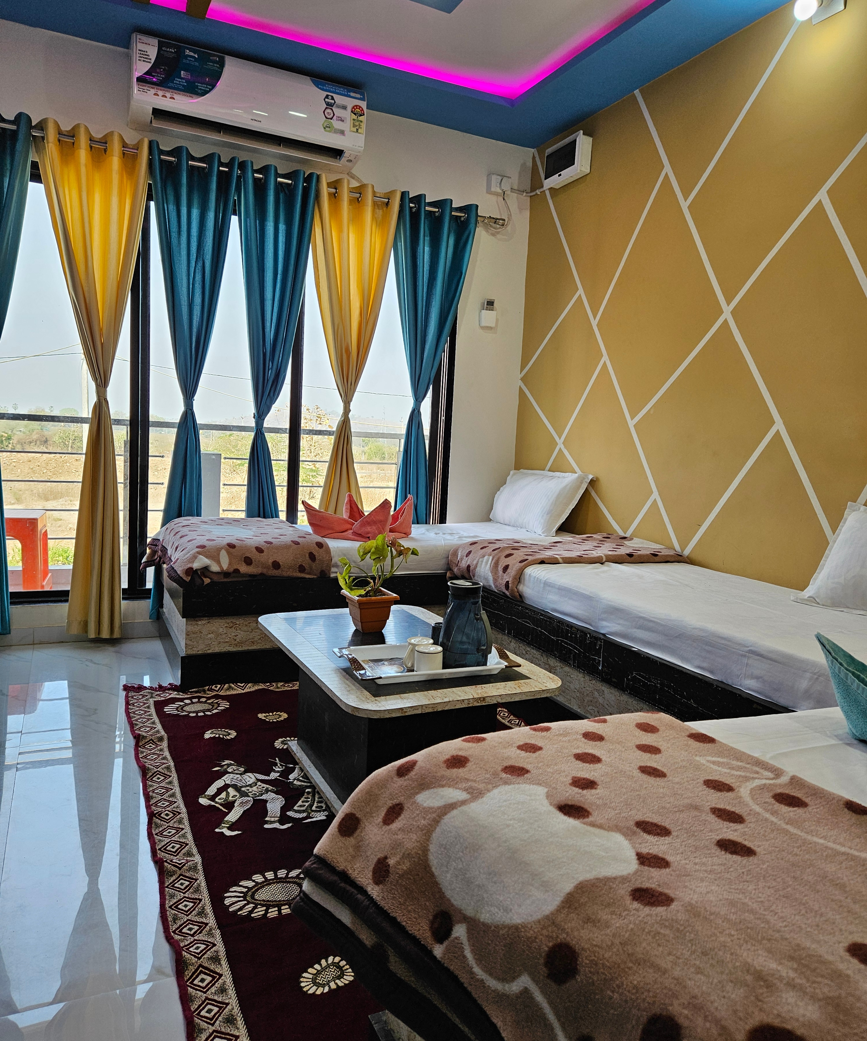 MARUTI HOME STAY - Tap to explore photos