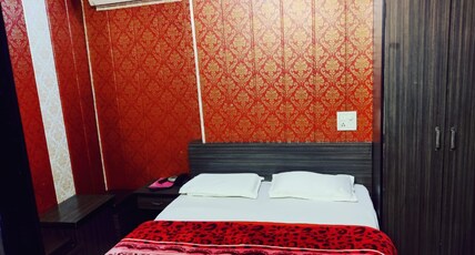 Hotel Novelty Room Type - Deluxe Double Bed Non A-C