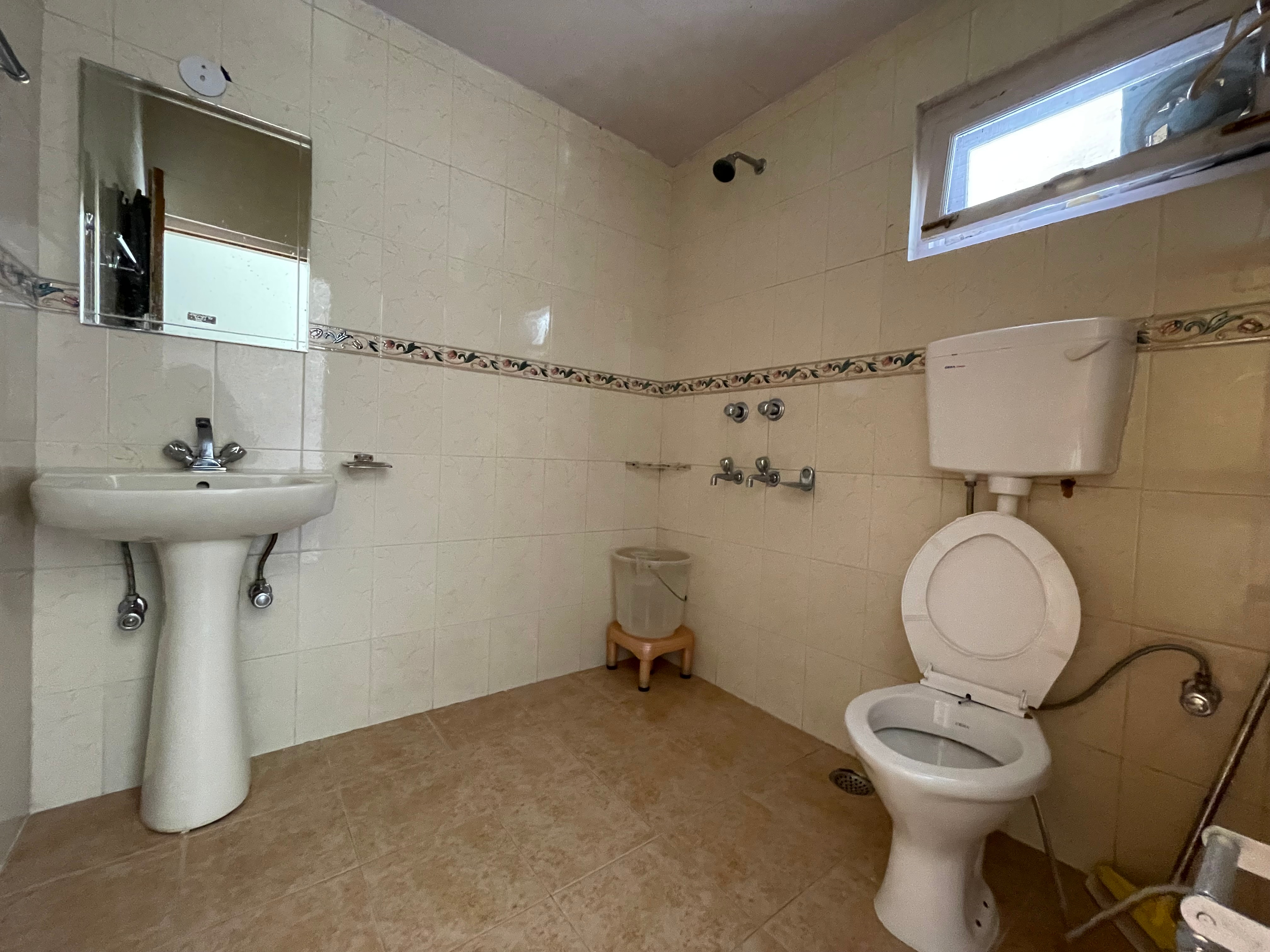 The Cedar Hill Logde Homestay - Tap to explore photos