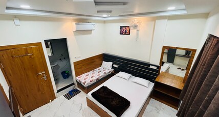 Hotel Aadi Shree Inn Room Type - Super Deluxe