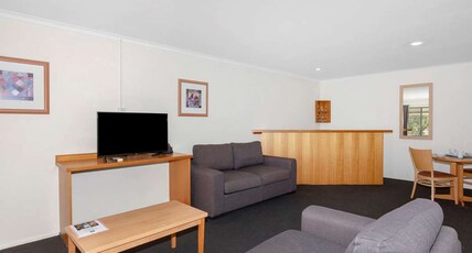 ibis Styles Canberra Eaglehawk Room Type - Superior Room 1 King Bed