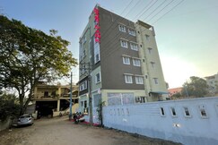 EAST PARK PREMIUM SUITS