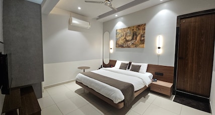 Omira Prime Hotels and Banquet Room Type - Premium Room Omira Prime Hotels and Banquet Room Type - Premium Room
