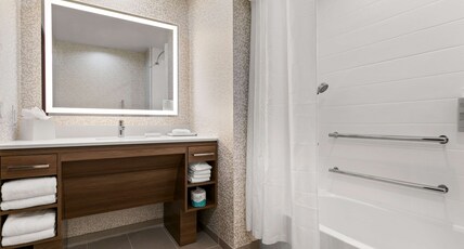 Home2 Suites by Hilton Phoenix Downtown Room Type - 2 QUEEN MB ACC TUB STUDIO