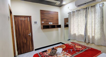 Hotel Diamond inn Mathura Room Type - Deluxe Room with Air Conditioning