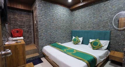 Hotel Cat Room Type - Deluxe Room