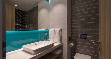 Holiday Inn Express Luzern - Kriens Room Type - 2 Twin Standard Pet Friendly with Free Breakfast Holiday Inn Express Luzern - Kriens Room Type - 2 Twin Standard Pet Friendly with Free Breakfast