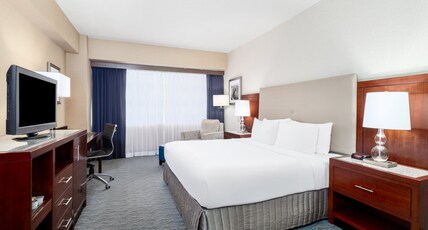 Crowne Plaza Los Angeles Harbor Hotel Room Type - 1 King Bed Standard
