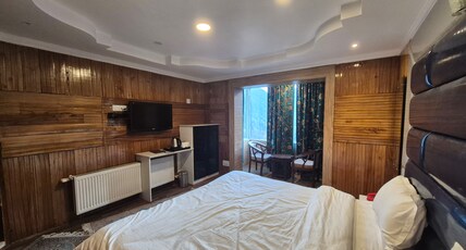 Paristaan Luxury Room Type - Classic Room