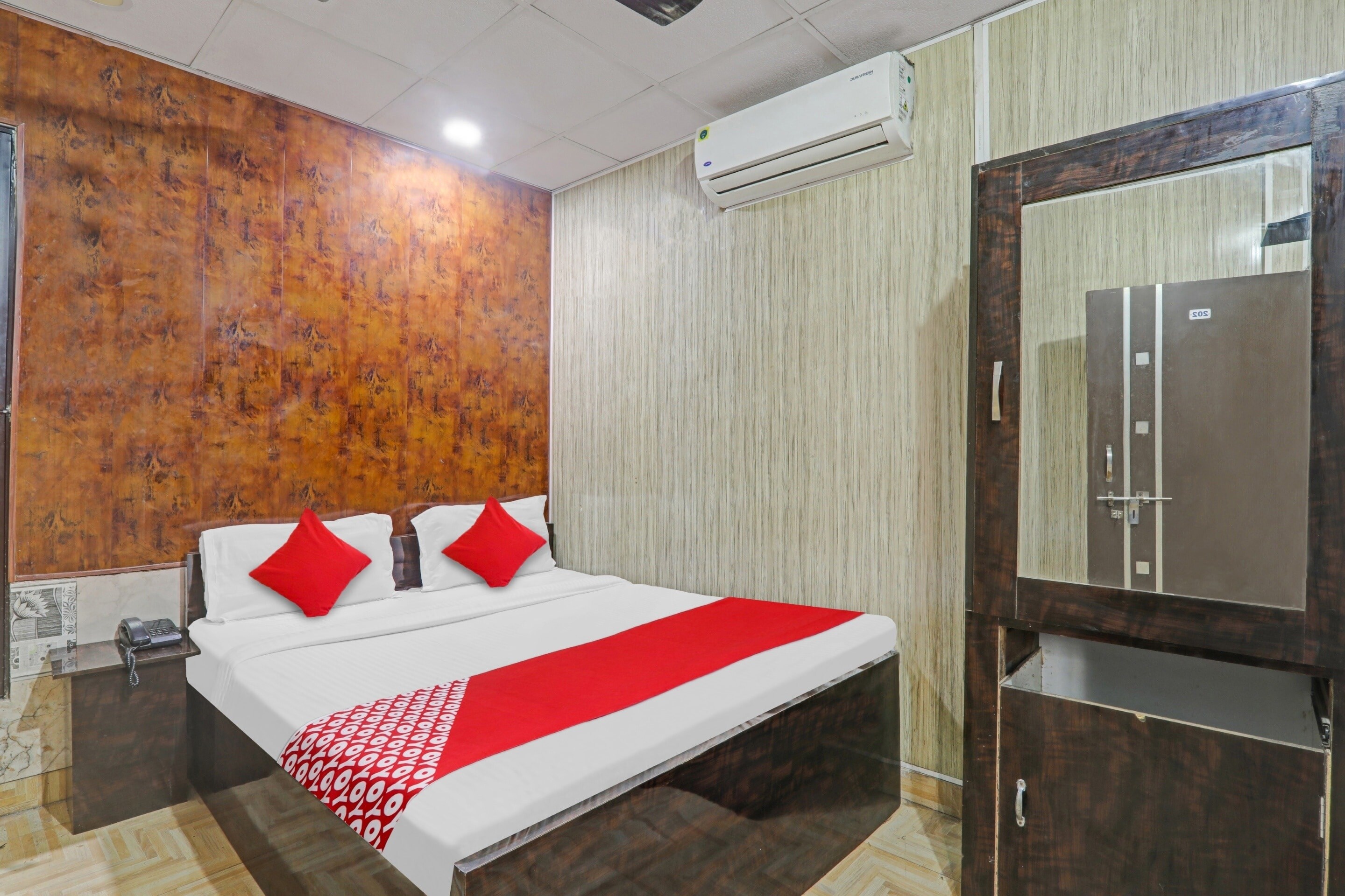 Hotel New Geetanjali - Tap to explore photos