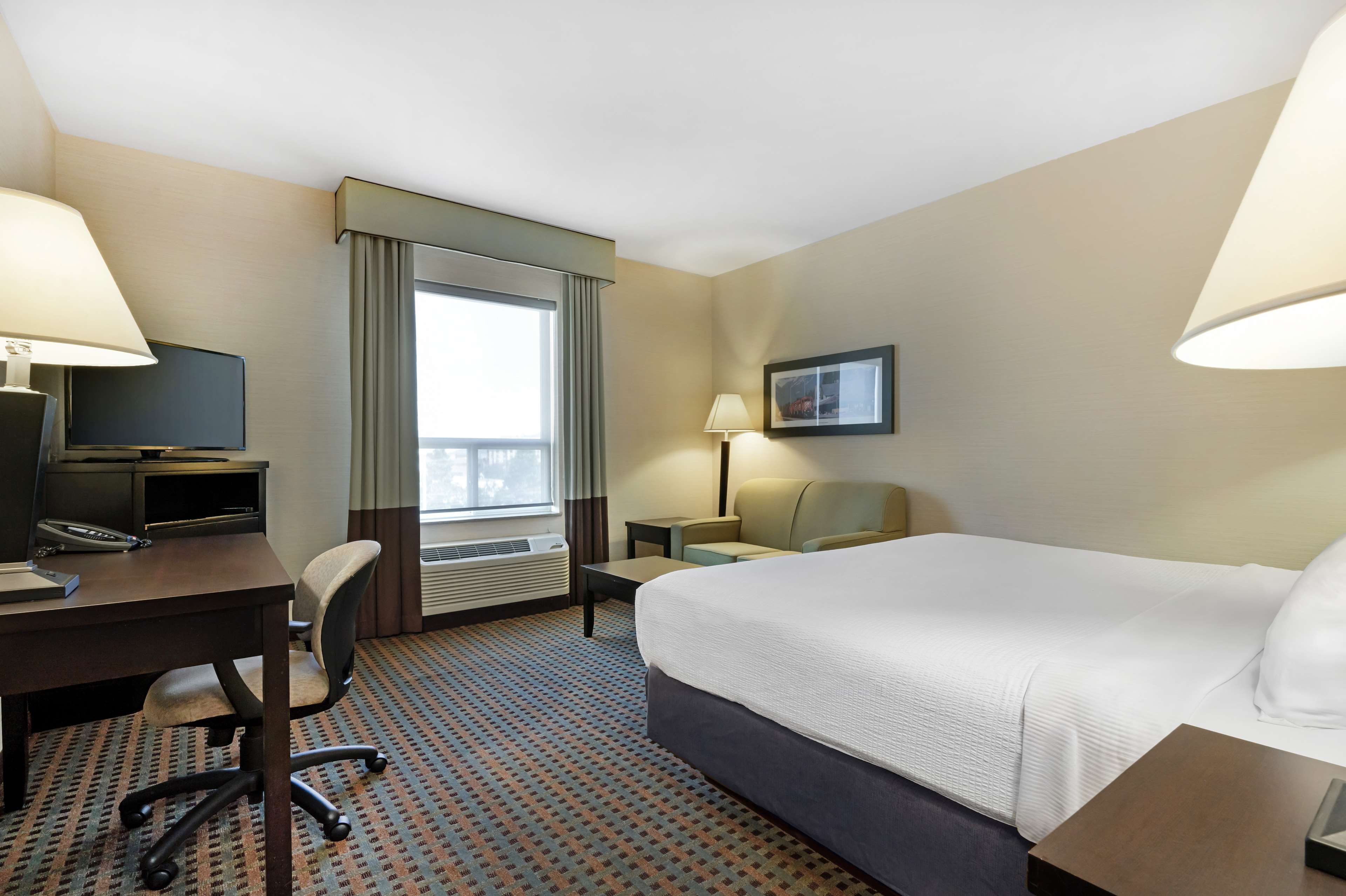 Best Western Pacific Inn - Tap to explore photos