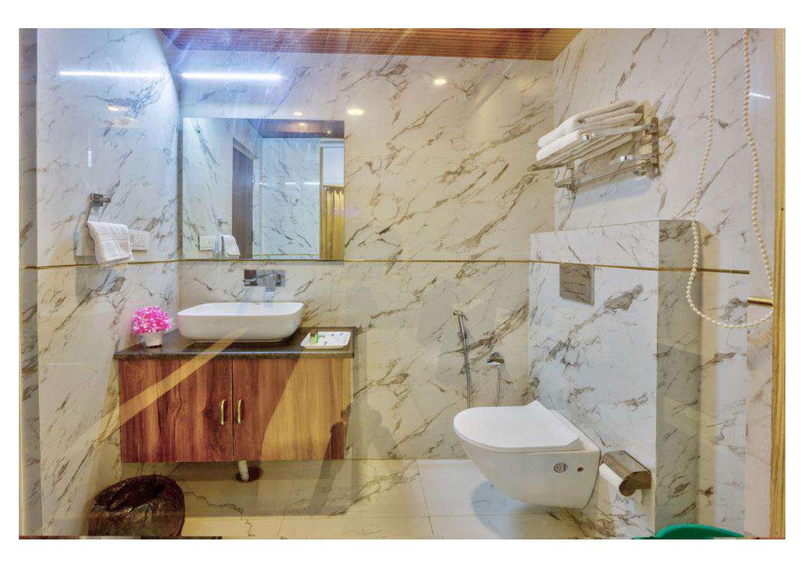 Hotel Star Deluxe Homestay - Tap to explore photos