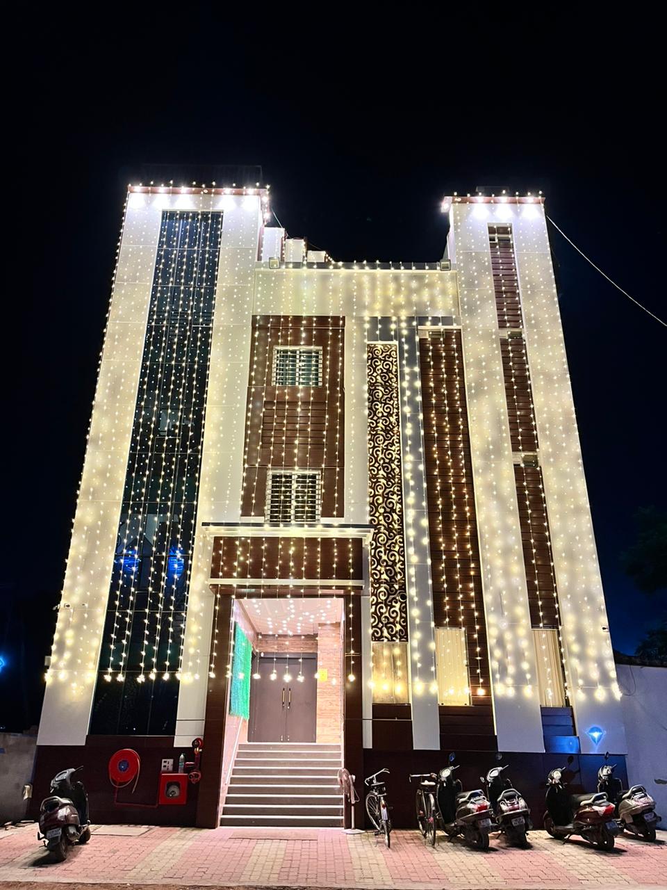Hotel Om Shivay - Tap to explore photos