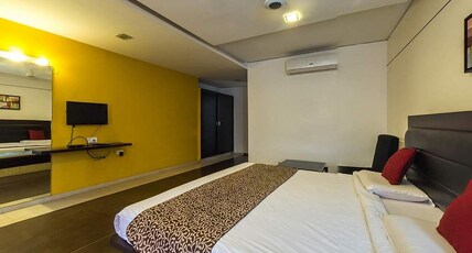 Hotel Royal Fort Room Type - Chief AC Room