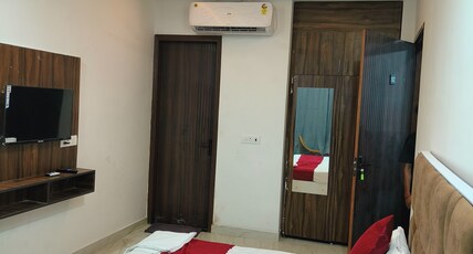 Hotel Noida Royal Residency Room Type - Deluxe King Bed with City View