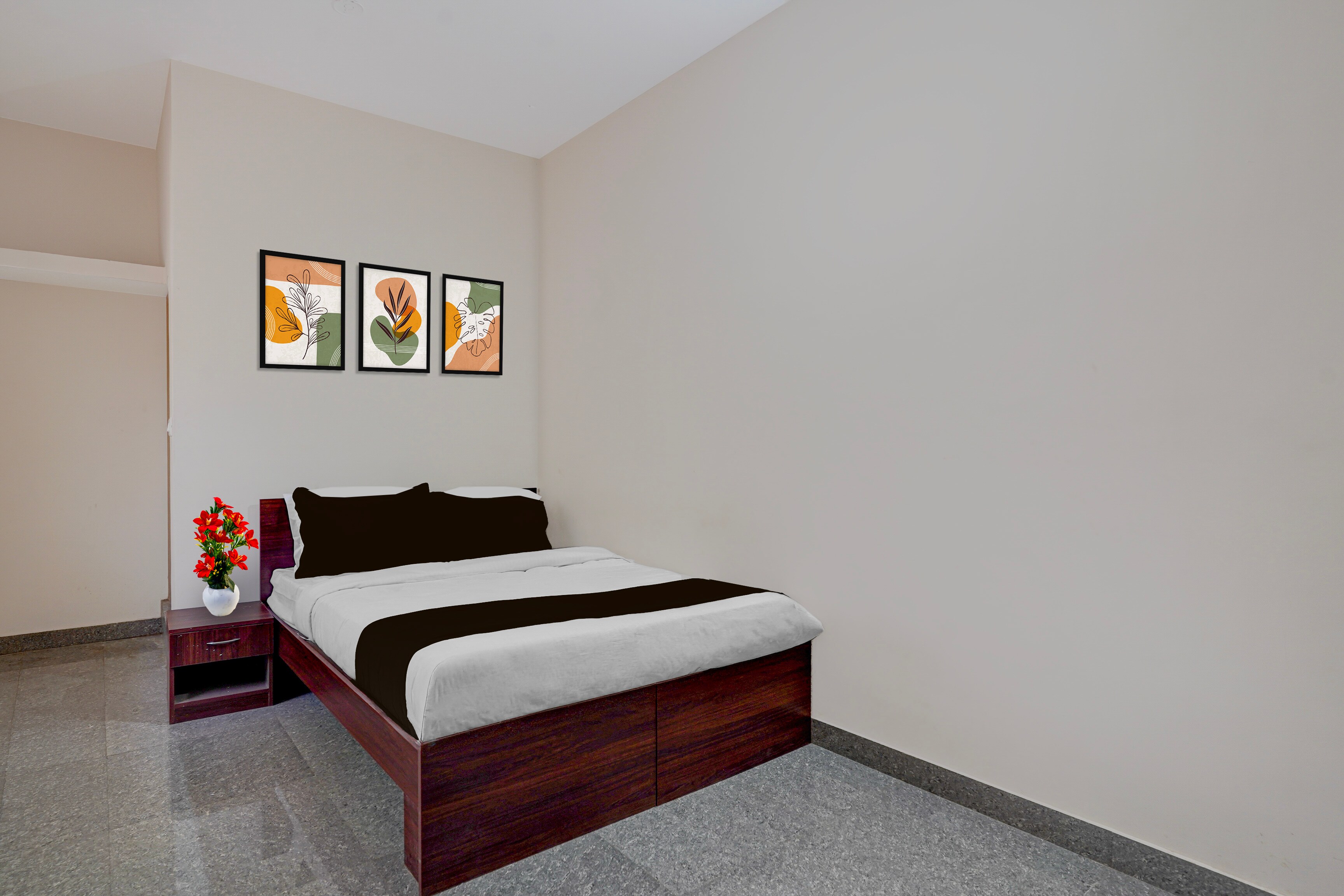 Hotel O Sadaramangala Lakeview Bangalore - Tap to explore photos