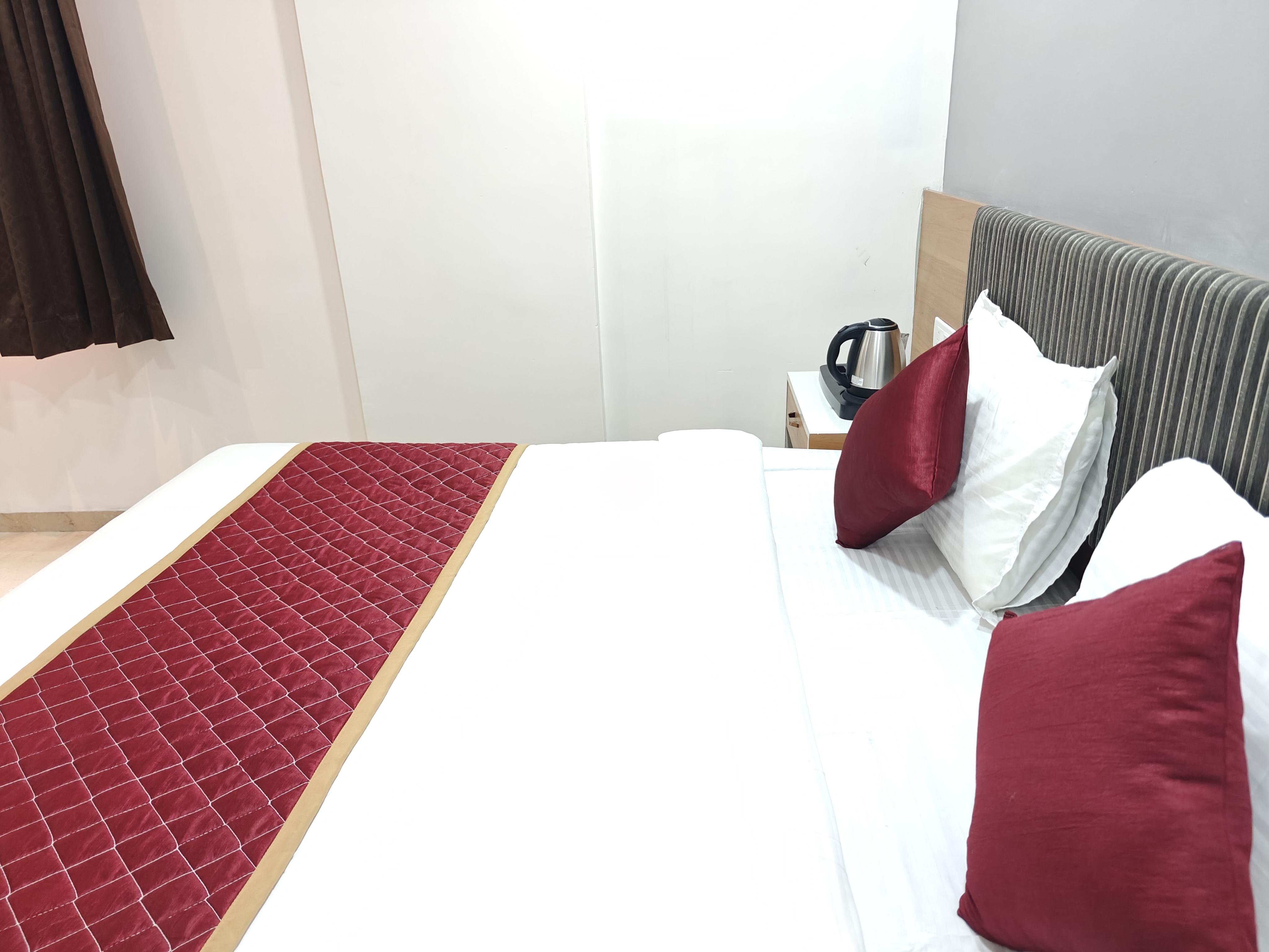 Hotel Vivank Kolhapur - Tap to explore photos