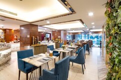 Winsuites Saigon Hotel