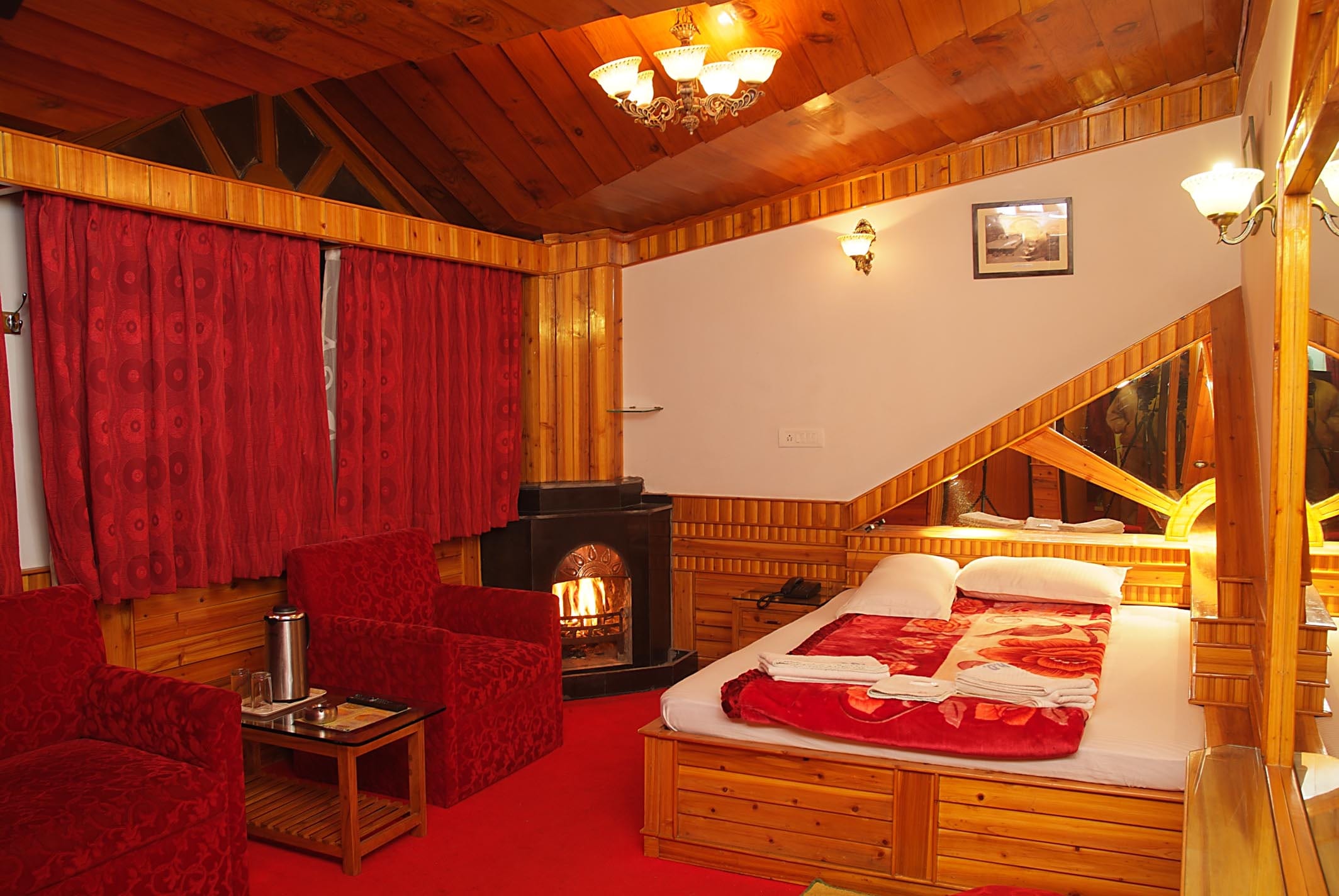 Hotel Dolphin - Tap to explore photos