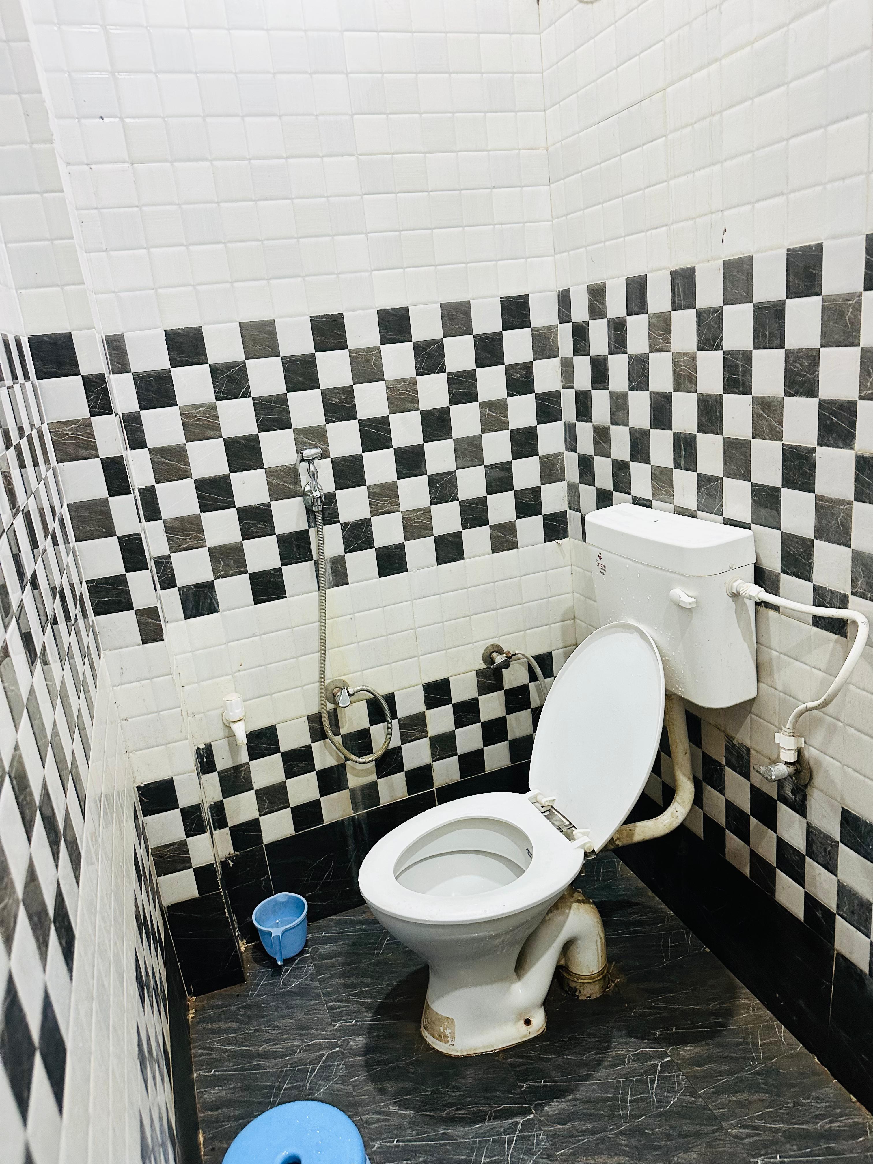 Amarnath Guest House - Tap to explore photos