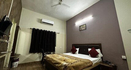 Shivanjali Palace Room Type - Deluxe Ac Room