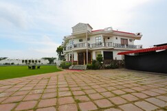 Garden City Resorts | Rooms & Restaurant