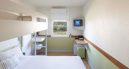 ibis Budget Campbelltown Room Type - 1 Queen Bed and 1 Overhead Bunk  bed