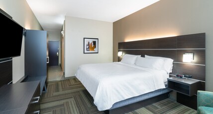Holiday Inn Express Hotel & Suites Ashland Room Type - 1 King Standard